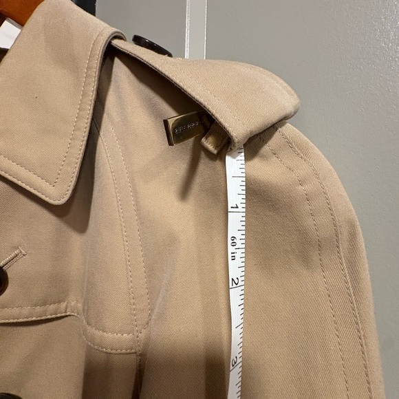 Burberry Long Trench Coat Colour: Honey
Coat Length: Long Size: USA 4 - Picture 11 of 12